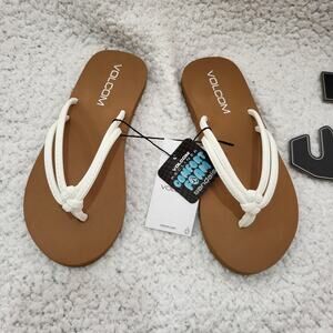 NEW Volcom Girls Forever and Ever Flip Flop Sandal, Star White, 13 Big Kid